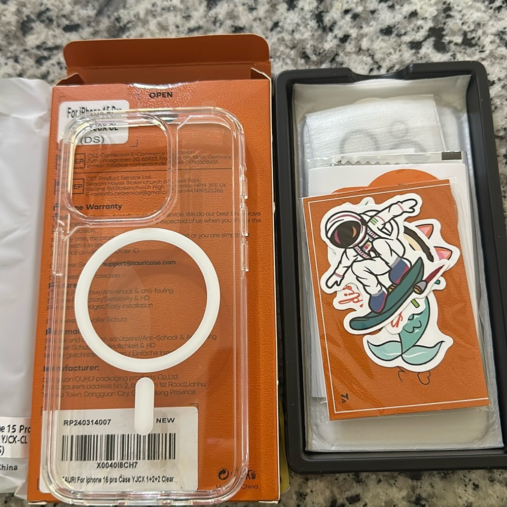NWT iPhone 15 pro clear MagSafe case. 2 camera and 2 glass protectors. Stickers